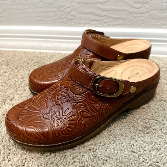 BRIOSO | Robson Tooled Floral Southwestern Brown Leather Clogs | Womens 10 - Picture 3 of 9